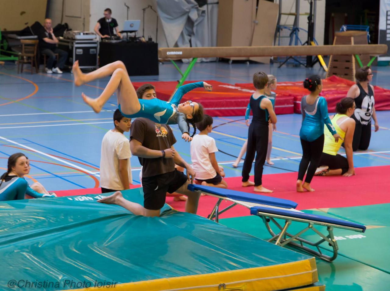 11  Saut (Gymnastes filles & garçons – Loisir & Compétition)